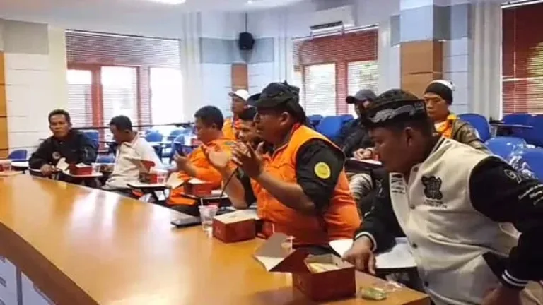 Protes Klaim Sepihak, Aliansi Relawan Rentan Geruduk Kantor Sekda Garut