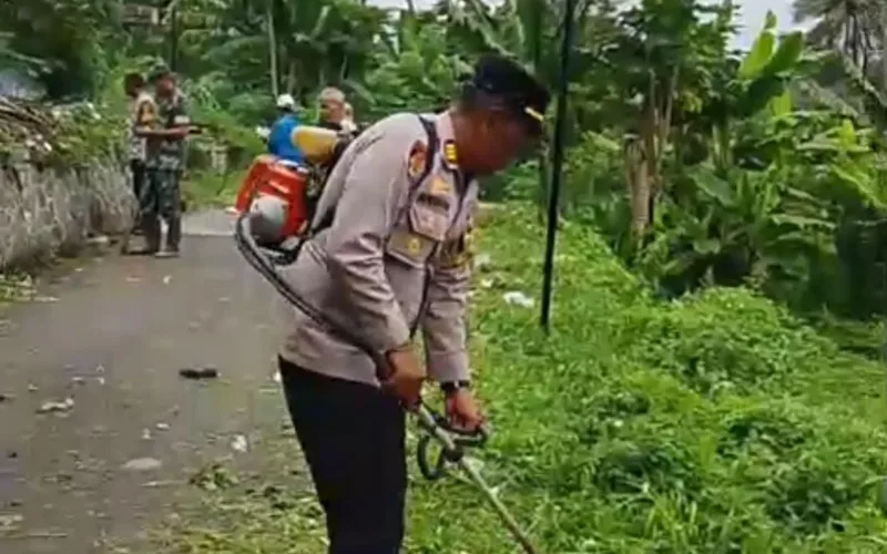 Sampah Menumpuk Di Lahan Milik Carik,Polsek Sukawening Bergerak Cepat Laksanakan Korve Dan Koordinasi