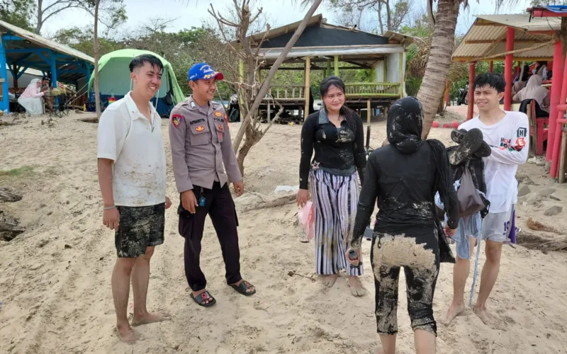 Tingkatkan Intensitas Patroli Pantai, Polisi Hadir Pastikan Keamanan Wisatawan Di Karangpapak