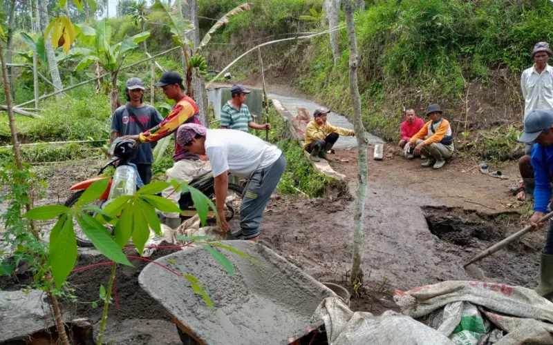 Masyarakat Desa Cigadog Terus Bersatu, Harap Bantuan Pemerintah
