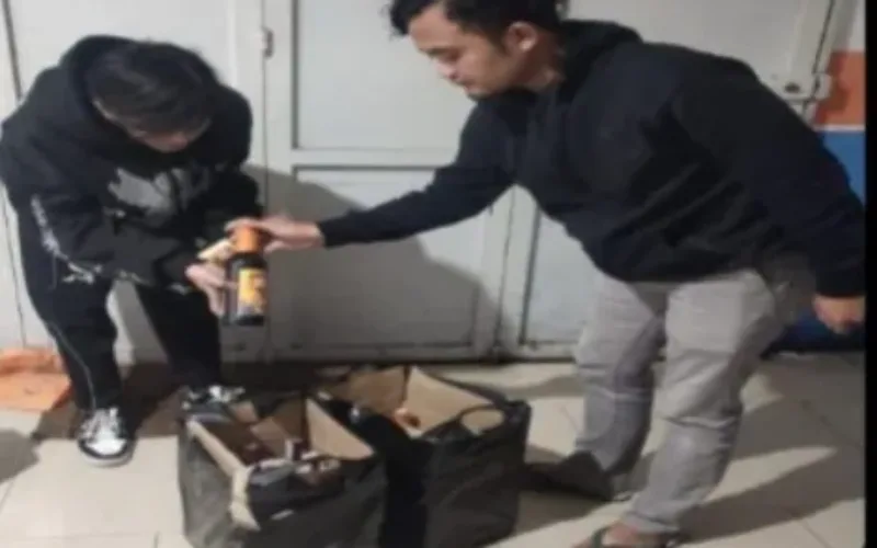 Sat Res Narkoba Polres Garut Sita Belasan Botol Miras Ilegal Di Kerkof