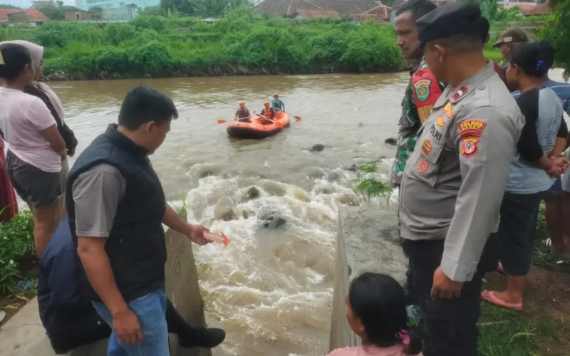 Quick Response Polres Garut Kota Lakukan Pencarian Bocah Hanyut Di Sungai Cimanuk