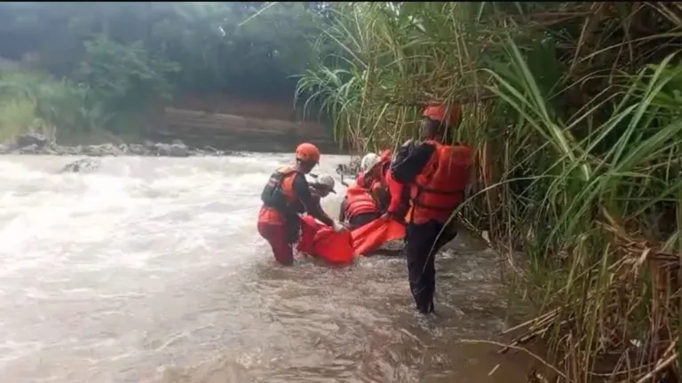 Tim SAR Gabungan Temukan Korban Hanyut Di Sungai Cimanuk