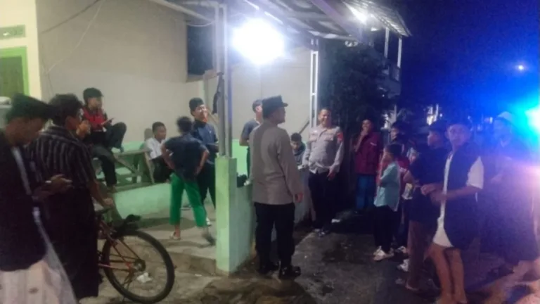 Polsek Banyuresmi Polres Garut Gelar Patroli Dan Himbau Anak-Anak Tidak Bermain Petasan