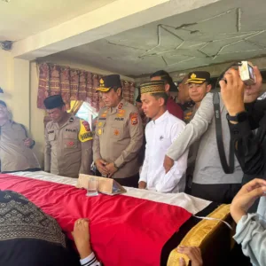 Kapolda Sulsel Kunjungi Rumah Duka Bripda Dirja Pratama di Pinrang, Pastikan Penanganan Kasus Secara Transparan