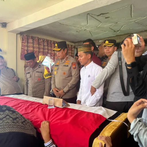 Kapolda Sulsel Kunjungi Rumah Duka Bripda Dirja Pratama di Pinrang, Pastikan Penanganan Kasus Secara Transparan