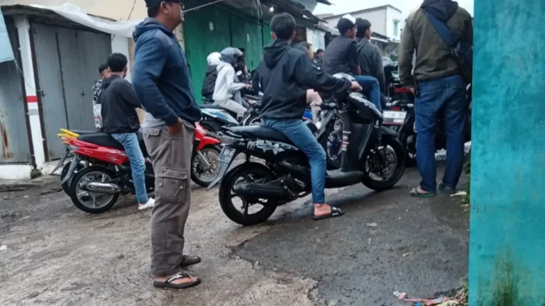 Respon Cepat Aduan Warga, Polsek Bayongbong Tertibkan Atraksi Motor Standing Dan Knalpot Bising