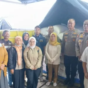 Dukung Ketahanan Pangan, Polres Garut Kawal Serapan 10,5 Ton Jagung Petani Sukawening Ke Bulog