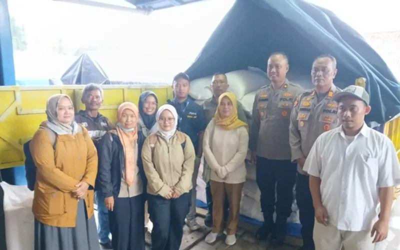 Dukung Ketahanan Pangan, Polres Garut Kawal Serapan 10,5 Ton Jagung Petani Sukawening Ke Bulog