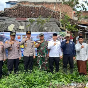Polres Garut Wujudkan Kepedulian, Bedah Rumah Lansia Di Karangpawitan