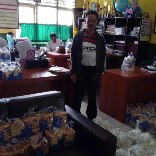 SDN Darmaraja 2 Sumedang Antusias Sambut Program MBG, Sajian Bergizi Di Sambut Hangat Guru Dan Siswa