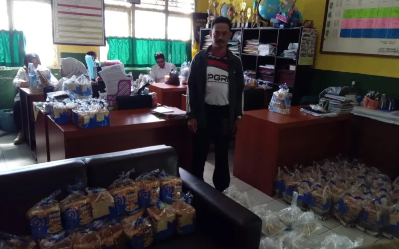 SDN Darmaraja 2 Sumedang Antusias Sambut Program MBG, Sajian Bergizi Di Sambut Hangat Guru Dan Siswa