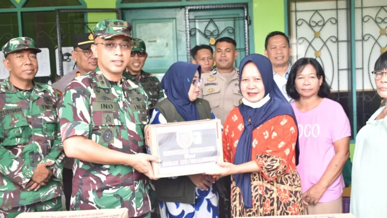Dandim Kodim 1408/Makassar Tinjau Lokasi Banjir dan Salurkan Bantuan kepada Warga di Kota Makassar