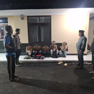 Polsek Pasirwangi Bubarkan Aksi Balap Liar, Amankan 5 Pelaku Dan 12 Motor