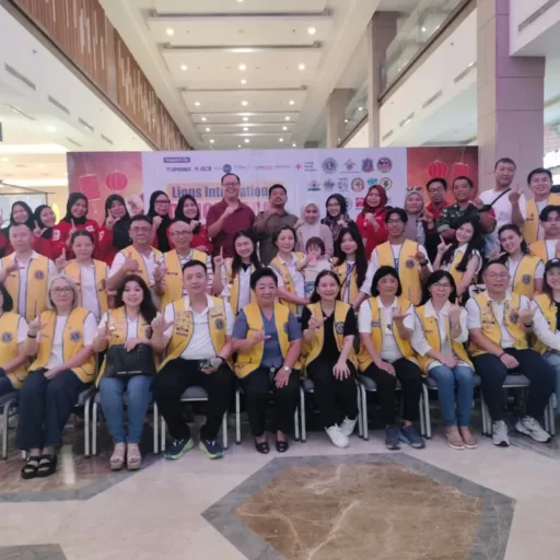 Kolaborasi Lions Clubs International dan PMI Sulsel Hadirkan Om Daengg dalam Aksi Donor Darah di Makassar