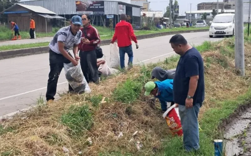 Yudha Puja Turnawan Pimpin Aksi Bersih-Bersih Lingkungan di Kabupaten Garut