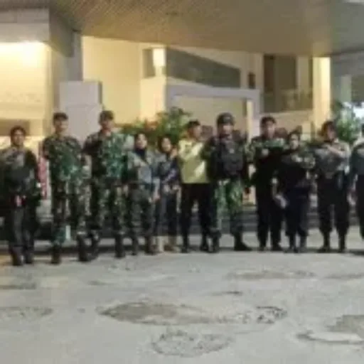 Patroli Gabungan Koramil 1408-09/Tamalate Bersama Unsur Masyarakat Jaga Keamanan dan Ketertiban Warga