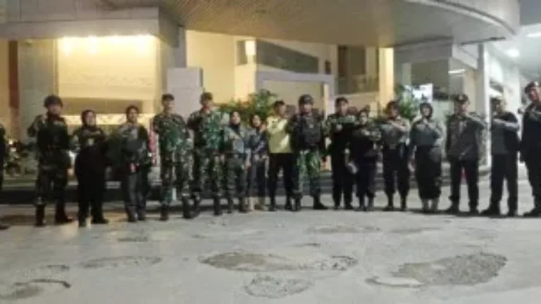 Patroli Gabungan Koramil 1408-09/Tamalate Bersama Unsur Masyarakat Jaga Keamanan dan Ketertiban Warga