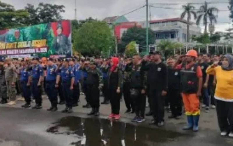 Banteng Komando Kodim Makassar Ikuti Apel Pengecekan Karya Bakti Skala Besar Pembersihan Pasar Terong dan Halaman Masjid Al-Markaz