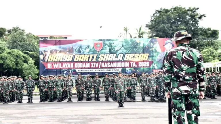 Apel Karya Bakti Skala Besar, Kodim 1408/Makassar Bersama Forkopimda dan Instansi Terkait Bersihkan Pasar Terong dan Halaman Masjid Al-Markaz