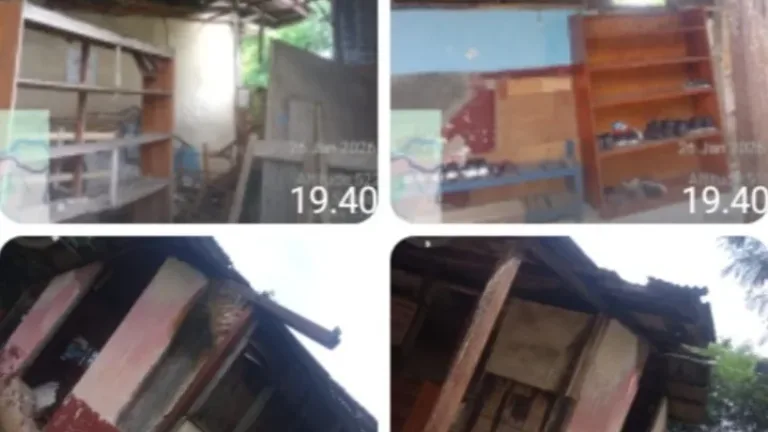 Sebagian Ruang Kelas SDN Mekarsari 3 Cibatu Ambruk