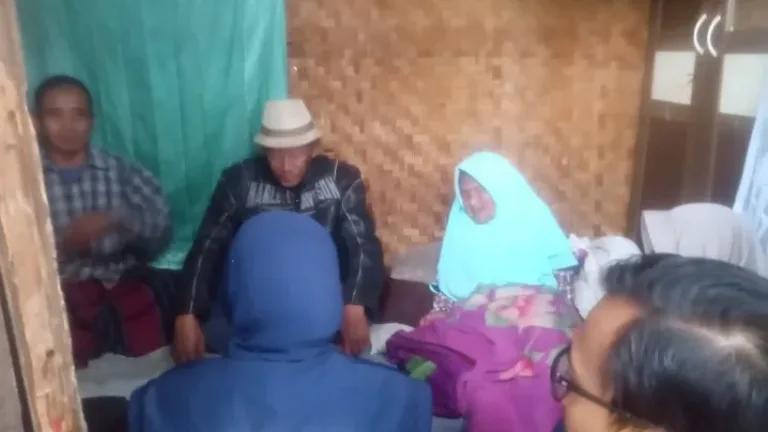 Rosita Kemensos Kunjungi Mak Onah, Tindak Lanjut Aspirasi DPRD Yudha Puja Turnawan