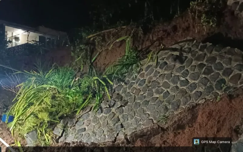 TPT Longsor Di Kampung Cirumampa Malangbong, Akses Jalan Warga Terganggu