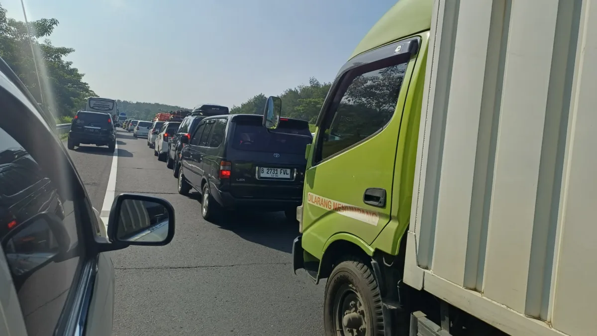 Arus Mudik Mulai Padat, Tol Cipali KM 77 Arah Timur Macet
