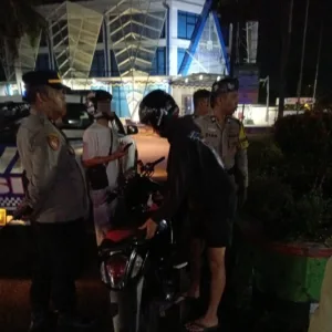 Polsek Tarogong Kidul Bubarkan Perang Sarung Di Jalan Proklamasi, Satu Sepeda Motor Diamankan