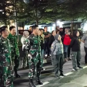 Koramil 1408-07/Ujung Pandang Gelar Patroli Bersama,Temukan 4 Senjata Dan Miras di Kecamatan Ujung Pandang