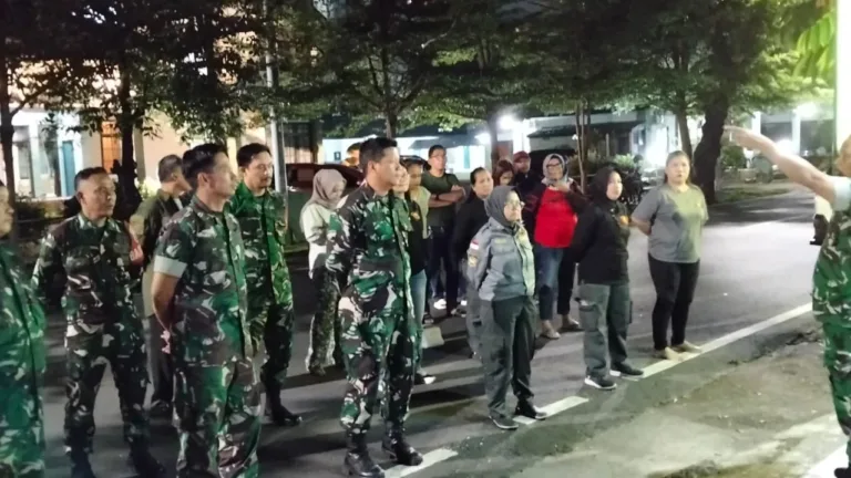Koramil 1408-07/Ujung Pandang Gelar Patroli Bersama,Temukan 4 Senjata Dan Miras di Kecamatan Ujung Pandang
