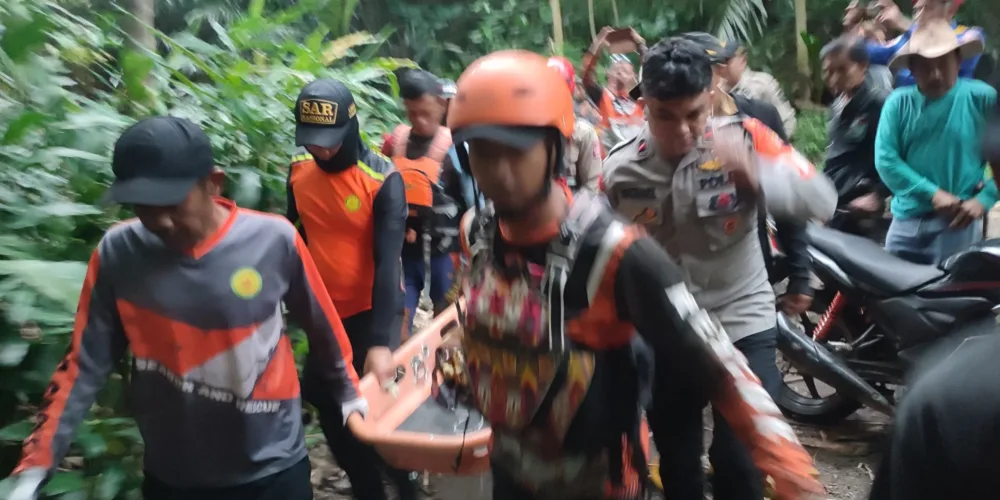 Duka Di Sungai Cikandang, Tim SAR Gabungan Temukan Korban Hanyut Di Pakenjeng