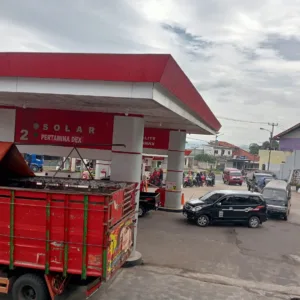 Rutinitas administrasi SPBU 444111 Cipatik Desa Nanjungjaya Kersamanah