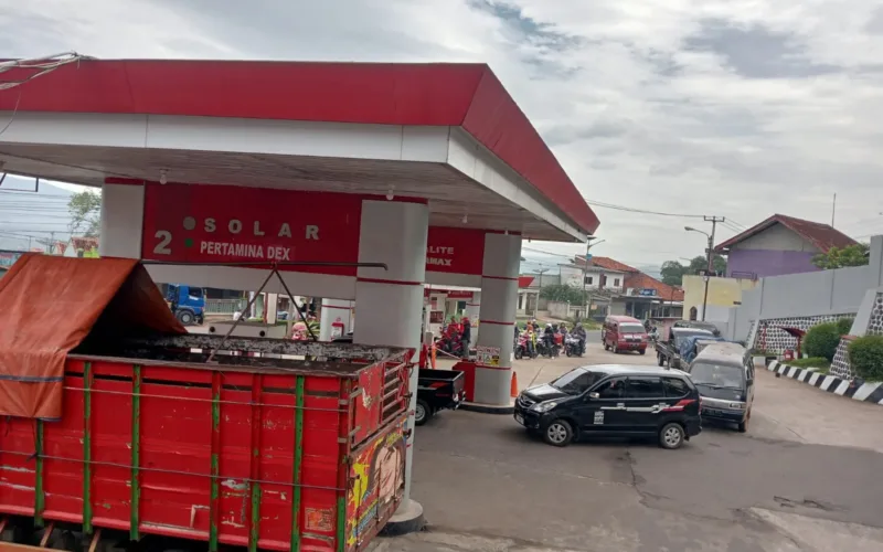 Rutinitas administrasi SPBU 444111 Cipatik Desa Nanjungjaya Kersamanah