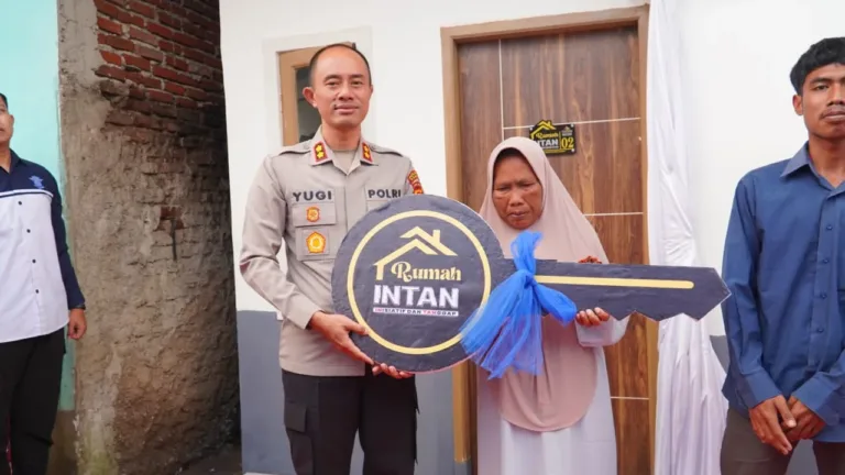 Kapolres Garut Resmikan Dua Rutilahu, Wujudkan Rumah Layak Huni Untuk Warga Banyuresmi Dan Karangpawitan