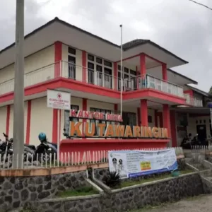 Perangkat Desa Kutawaringin Kecamatan Salawu Dibulan Ramadhan Tetap Semangat Layani Masyarakat