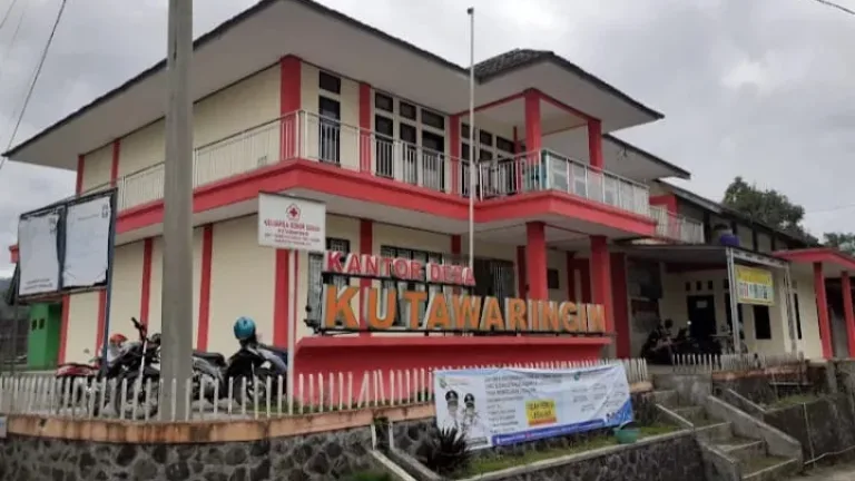 Perangkat Desa Kutawaringin Kecamatan Salawu Dibulan Ramadhan Tetap Semangat Layani Masyarakat