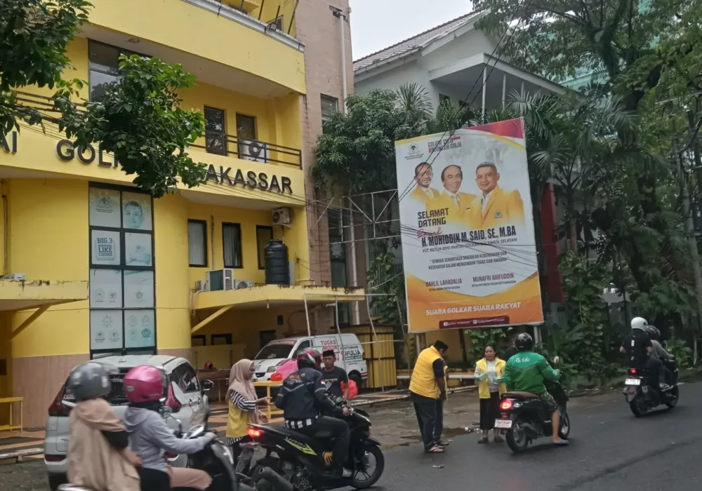 Muh. Nur Alamsyah, SE., MM Pimpinan Golkar Kecamatan Tamalate Berbagi Takjil di Bulan Suci Ramadan