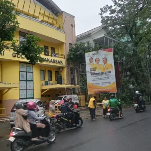 Muh. Nur Alamsyah, SE., MM Pimpinan Golkar Kecamatan Tamalate Berbagi Takjil di Bulan Suci Ramadan