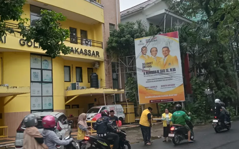 Muh. Nur Alamsyah, SE., MM Pimpinan Golkar Kecamatan Tamalate Berbagi Takjil di Bulan Suci Ramadan