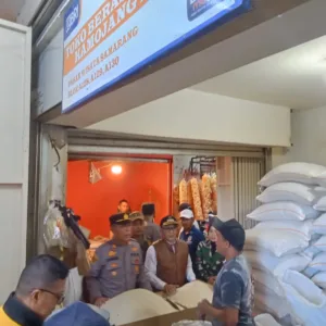 Jelang Idul Fitri, Polsek Samarang Bersama Forkopimcam Cek Harga Sembako Di Pasar Wisata Samarang
