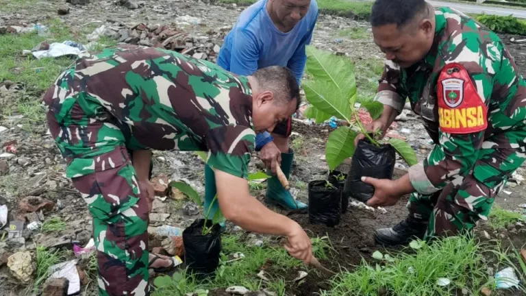 Koramil 1408-04/Bontoala Gelar Kerja Bakti Penanaman Pohon di Baraya, Wujud Kepedulian Lingkungan dan Antisipasi Banjir