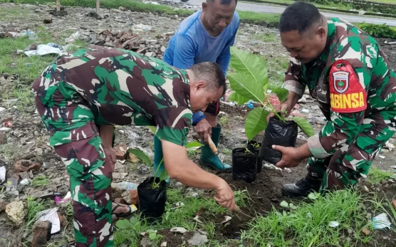 Koramil 1408-04/Bontoala Gelar Kerja Bakti Penanaman Pohon di Baraya, Wujud Kepedulian Lingkungan dan Antisipasi Banjir
