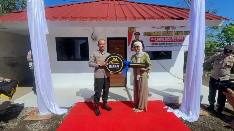 Wujud Kepedulian Untuk Masyarakat, Polres Garut Kembali Resmikan Rumah Layak Huni Yang Ke-3 Di Wanaraja