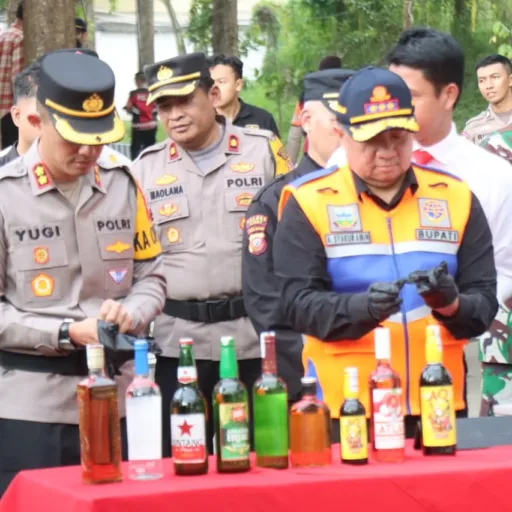Jelang OPS ketupat Lodaya 2026, Polres Garut Musnahkan 1852 Botol Miras Dan 704 Knalpot Brong