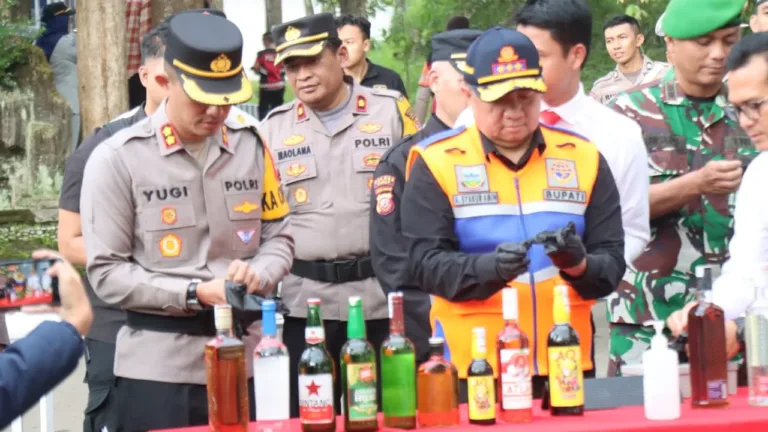 Jelang OPS ketupat Lodaya 2026, Polres Garut Musnahkan 1852 Botol Miras Dan 704 Knalpot Brong