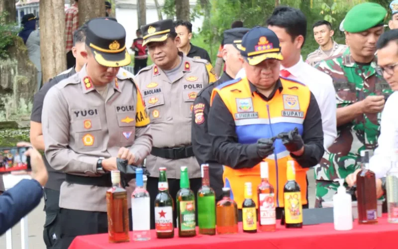 Jelang OPS ketupat Lodaya 2026, Polres Garut Musnahkan 1852 Botol Miras Dan 704 Knalpot Brong