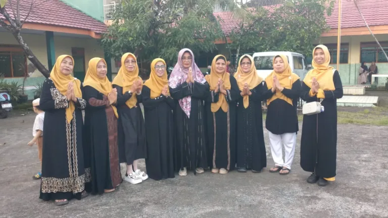 Keluarga Besar Alumni dan Majelis Taklim SMK YPLP PGRI 1 Makassar Gelar Buka Puasa Bersama Guru dan Siswa