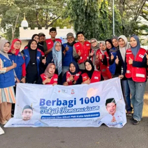 RELAWAN SIBAT PMI kota Makassar Berbagi 1000 Takjil Kemanusian