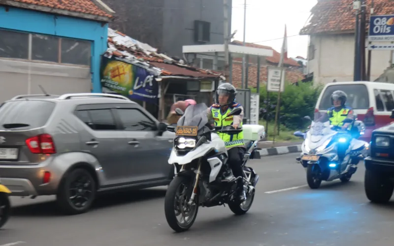 Polres Garut Lakukan Rekayasa Lalu Lintas One Way Dari Bandung Menuju Arah Tasikmalaya